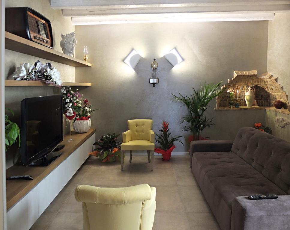 Notti O' Tunn Luxury Rooms In Centro Geraci Siculo ภายนอก รูปภาพ