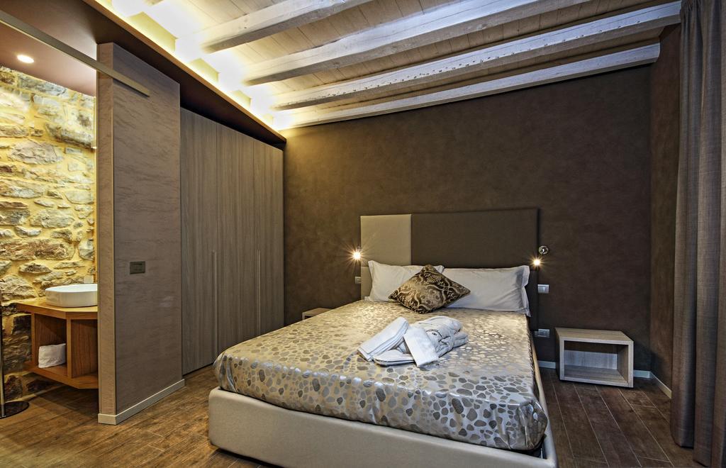 Notti O' Tunn Luxury Rooms In Centro Geraci Siculo ภายนอก รูปภาพ