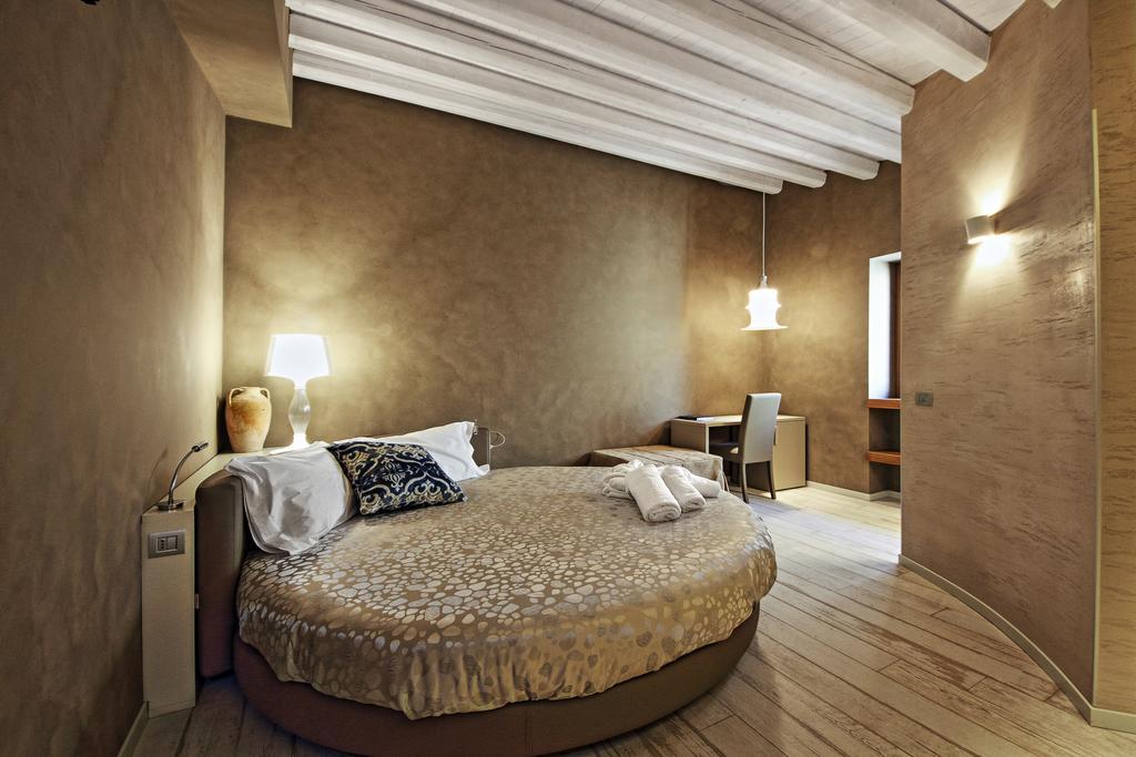 Notti O' Tunn Luxury Rooms In Centro Geraci Siculo ภายนอก รูปภาพ